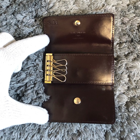 Louis Vuitton Vernis Monogram 4 Key Holder Burgundy, like new. - Picture 8 of 12